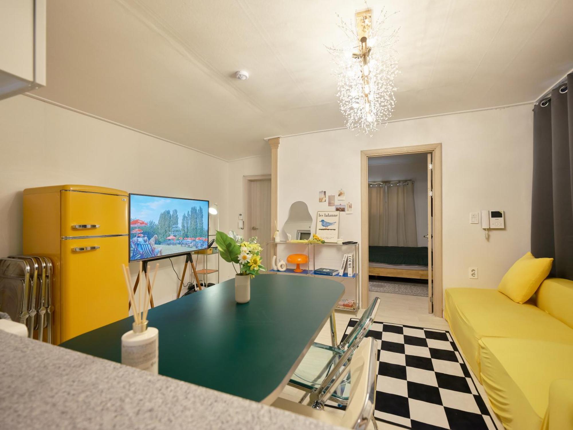 Lemon Tree Sagajeong Station - Line 7 Apartment Seoul
